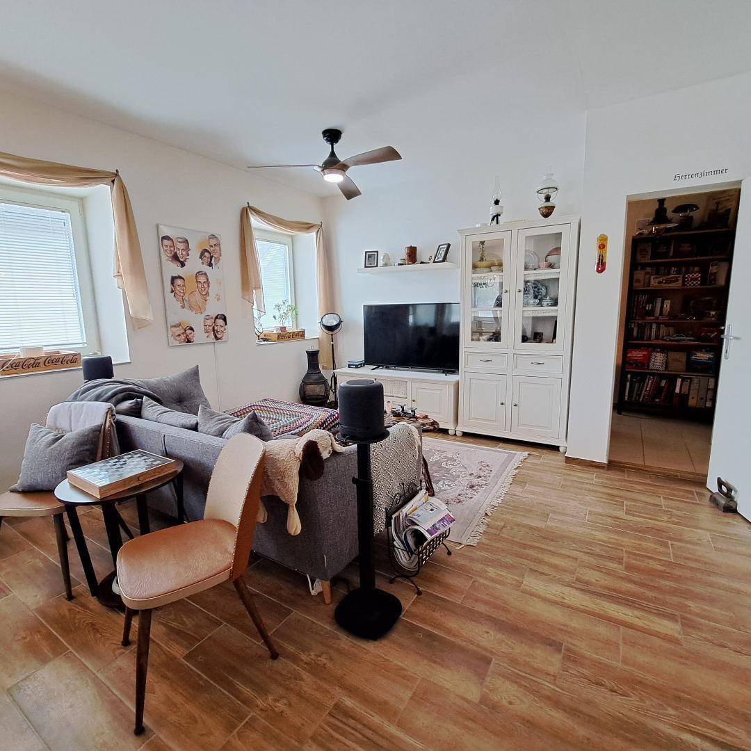 EG /WZ Eingang ins Büro