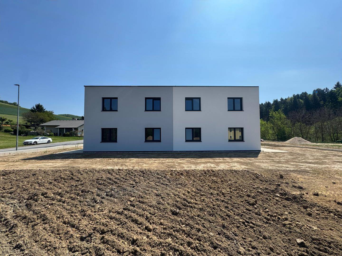 Neubau-Doppelhaus-Hälfte mit 4 Schlafzimmern! - Ansicht 2
