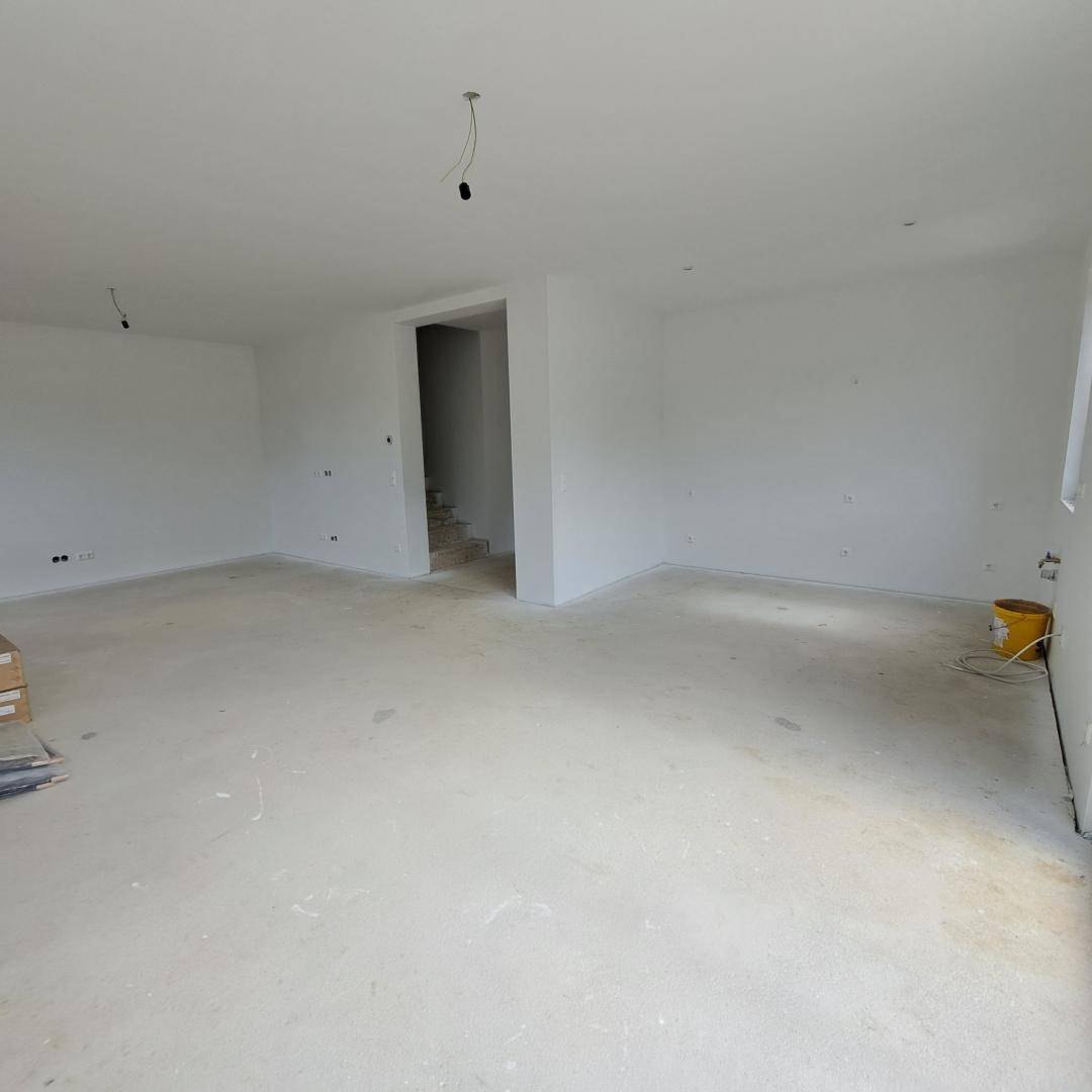Neubau-Doppelhaus-Hälfte mit 4 Schlafzimmern! - Ansicht 4