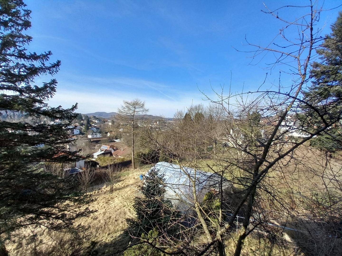 FAMILIENVILLA IN TRAUMLAGE MIT UNVERBAUBAREM AUSBLICK IN GABLITZ – pohled 3