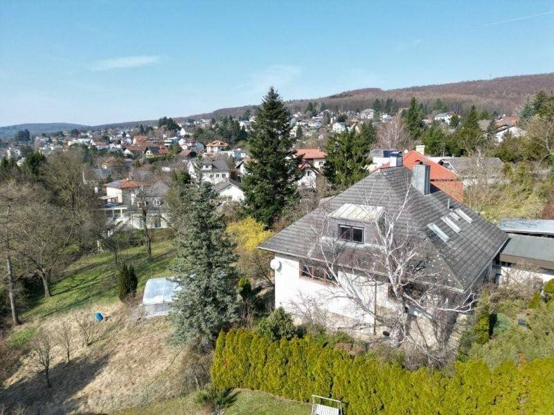 FAMILIENVILLA IN TRAUMLAGE MIT UNVERBAUBAREM AUSBLICK IN GABLITZ – pohled 2