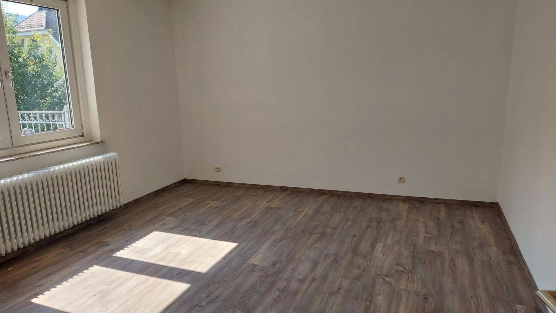 NEUER PREIS: Renovierte Wohnung mit sonniger Terrasse! - Widok 2
