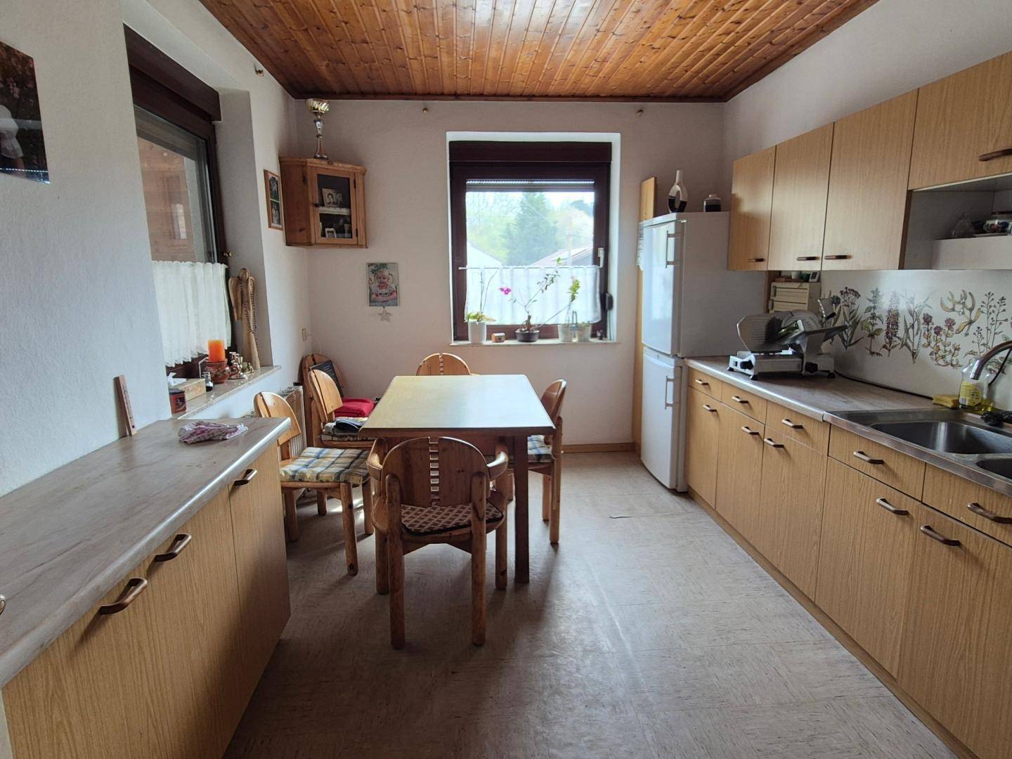 "In Kaufabwicklung" EIN- ZWEIFAMILIENHAUS MIT ZWEI EINGÄNGEN UND 3 GARAGEN - Ansicht 4