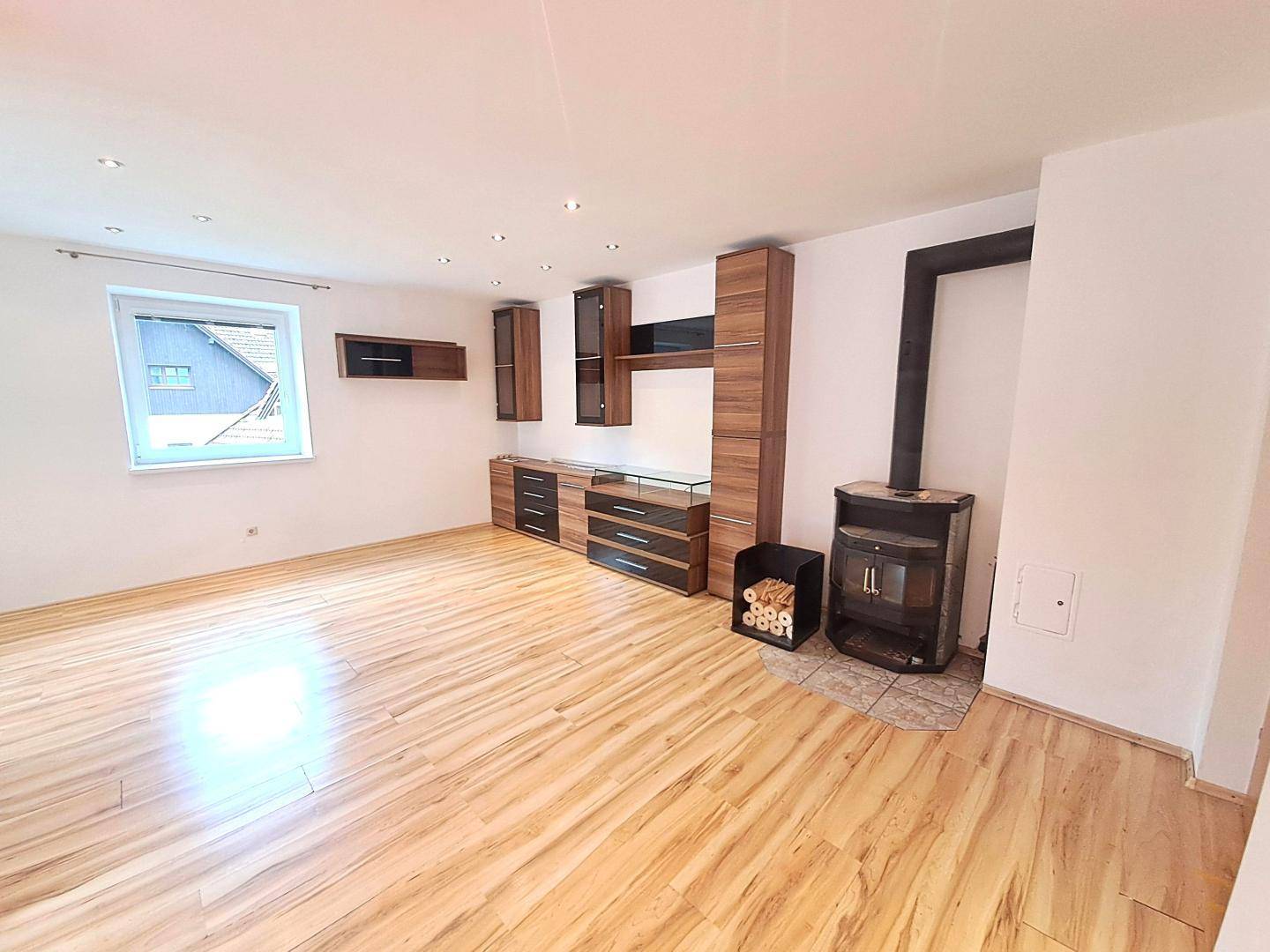 Natur pur! 3-Zimmer-Eigentumswohnung mit TG-Parkplatz, Balkon und Aussicht - Vista 2