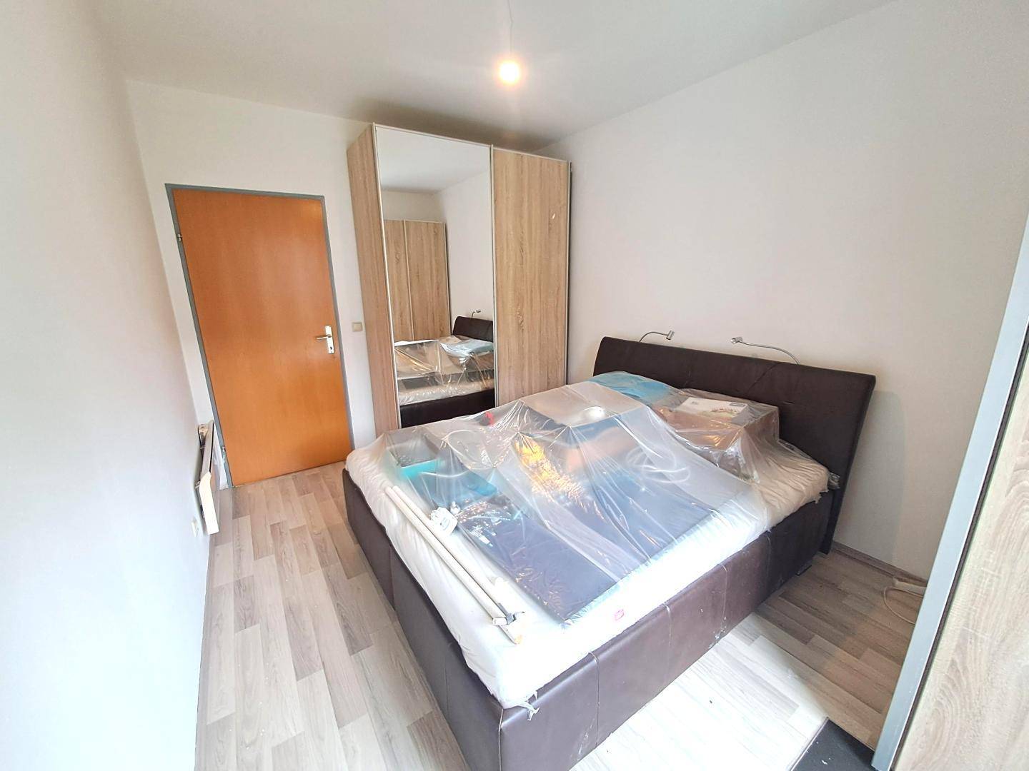 Natur pur! 3-Zimmer-Eigentumswohnung mit TG-Parkplatz, Balkon und Aussicht - Més