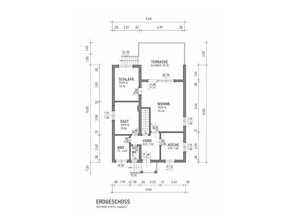 Grundriss des Erdgeschosses mit Schlafzimmer, Wohnzimmer, Küche und Terrasse.