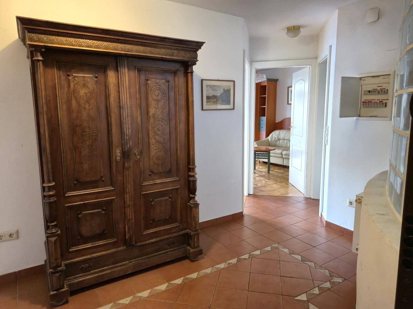 SCHÖNE, GUT AUFGETEILTE WOHNUNG MIT TERRASSE IM ZENTRUM VON NEULENGBACH - Widok 6