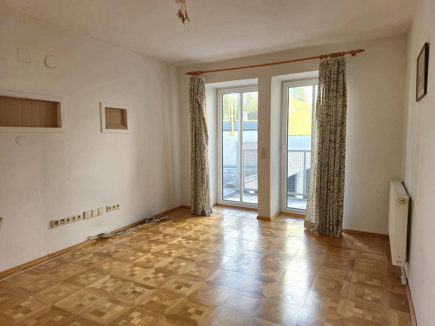 SCHÖNE, GUT AUFGETEILTE WOHNUNG MIT TERRASSE IM ZENTRUM VON NEULENGBACH - Więcej