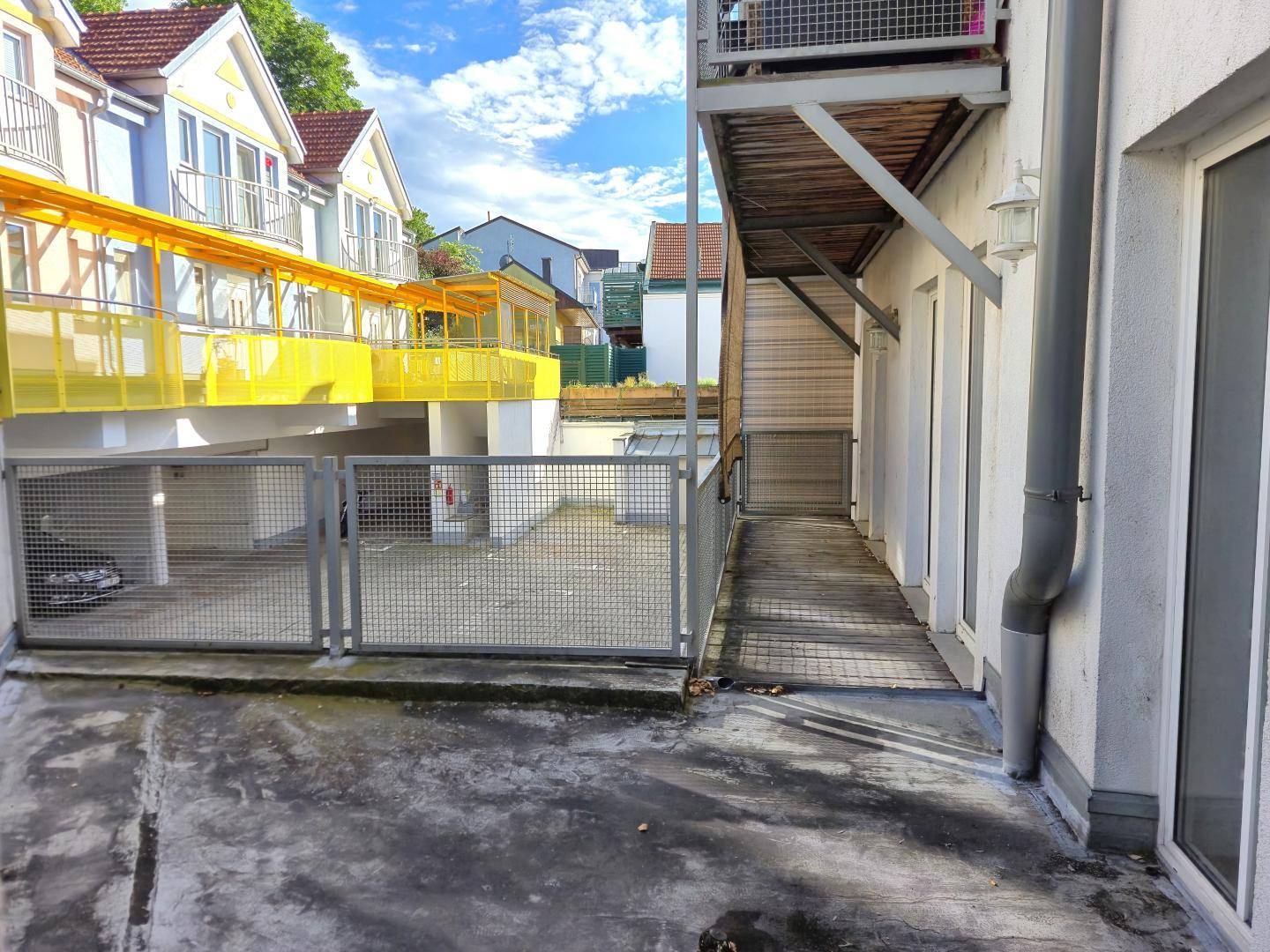 SCHÖNE, GUT AUFGETEILTE WOHNUNG MIT TERRASSE IM ZENTRUM VON NEULENGBACH - Widok 5