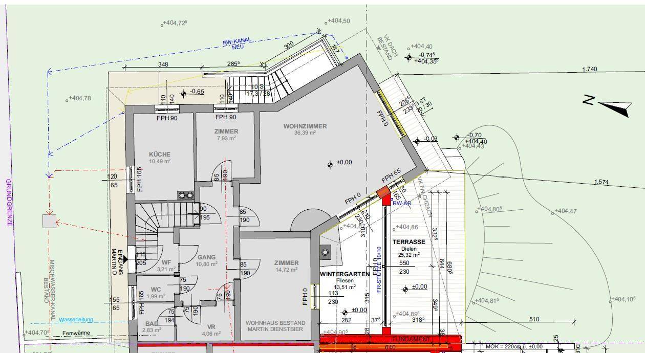 Grundriss des Erdgeschosses mit Küche, Wohnzimmer, Zimmer und Wintergarten.