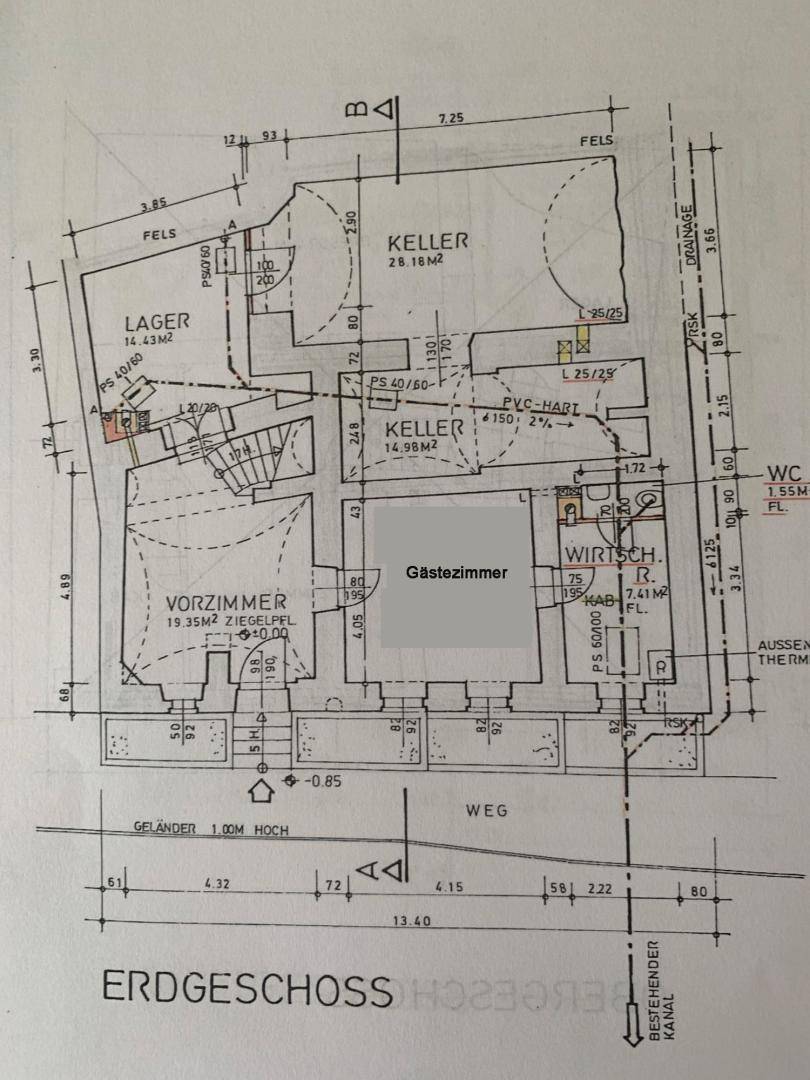 Grundriss des Erdgeschosses mit Keller, Lager, Vorzimmer, Gästezimmer und WC.