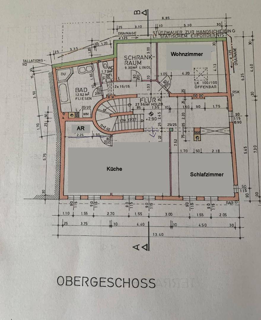 Grundriss des Obergeschosses mit Bad, Schrankraum, Wohnzimmer, Küche und Schlafzimmer.