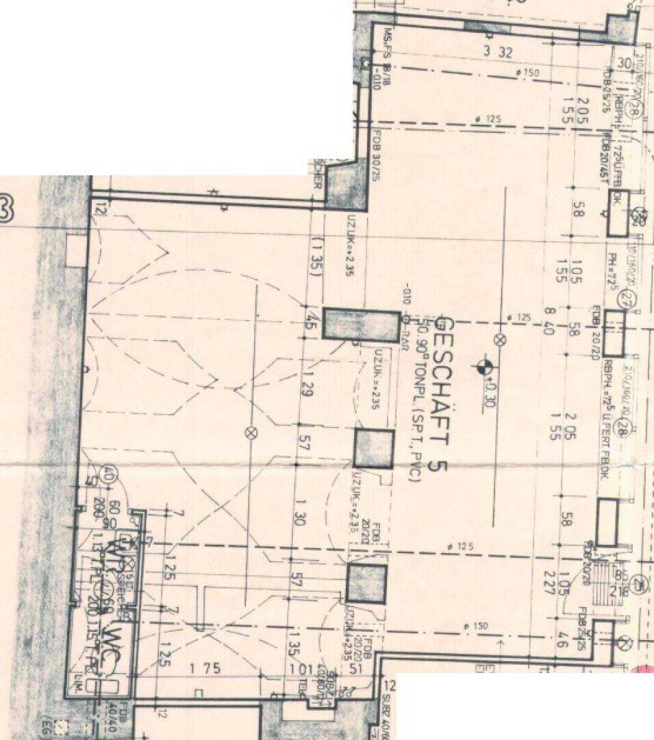 Detaillierter Grundriss eines Geschäftsraums mit WC und verschiedenen Maßangaben.