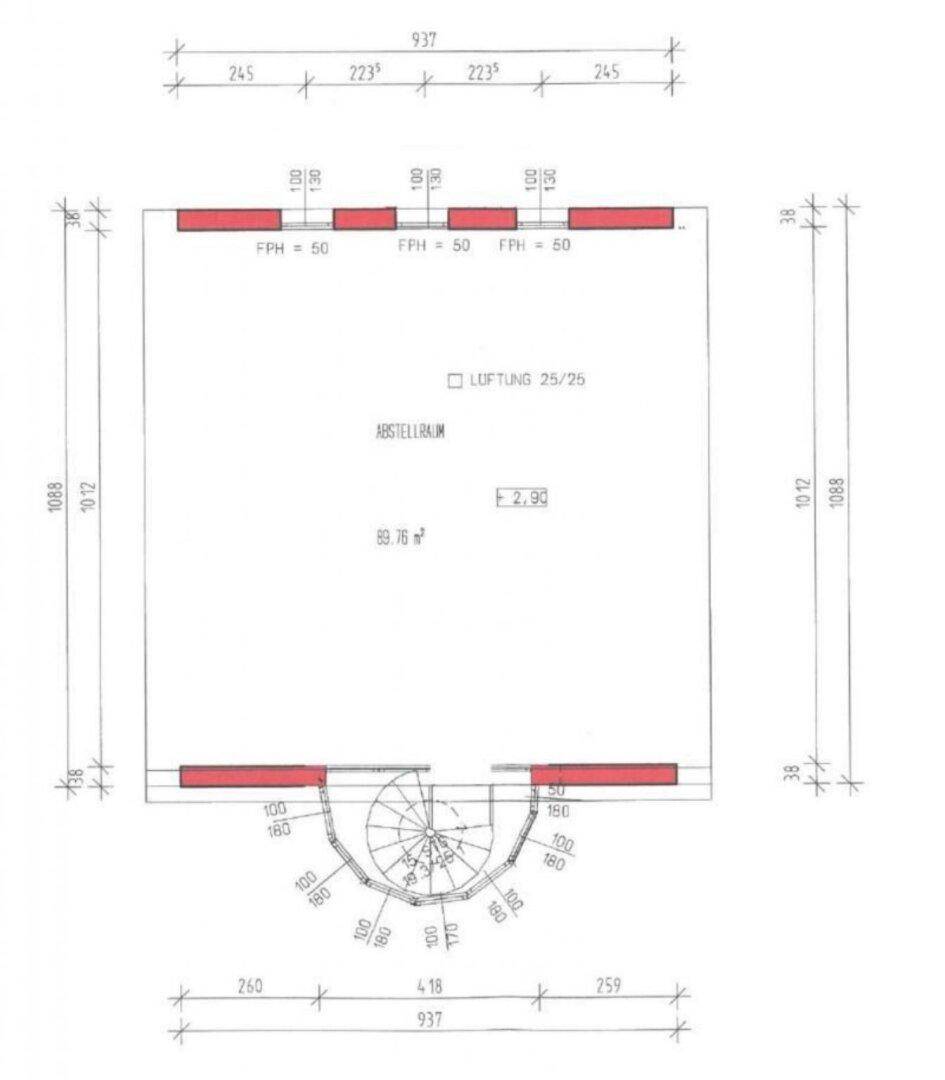 Grundriss des Obergeschosses mit einem großen Abstellraum und Wendeltreppenzugang.