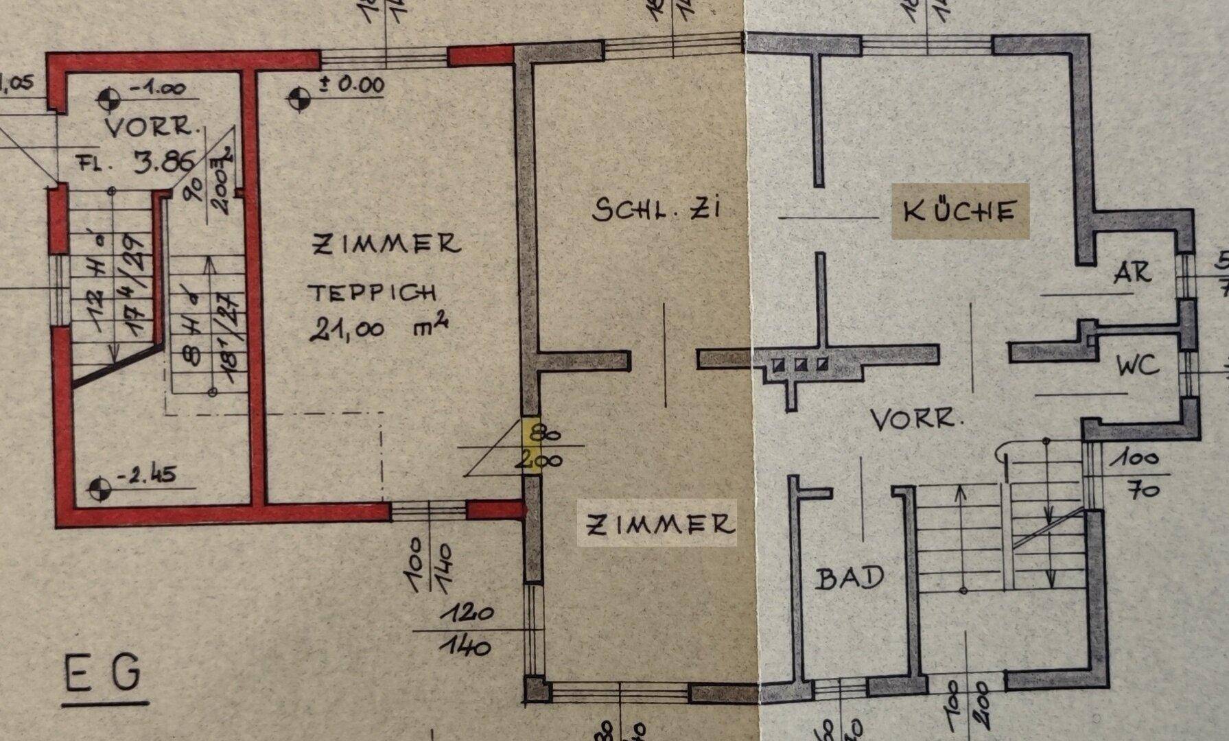 Grundriss des Erdgeschosses mit Zimmern, Küche, Bad und separatem WC.