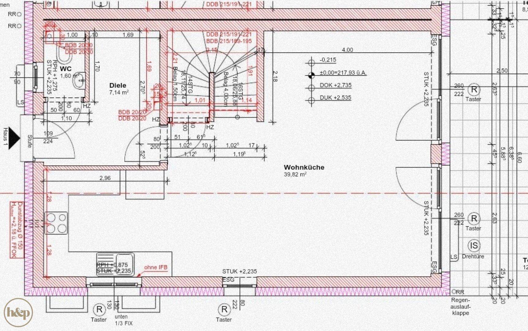 Grundriss des Erdgeschosses mit offener Wohnküche, Diele und Gäste-WC.
