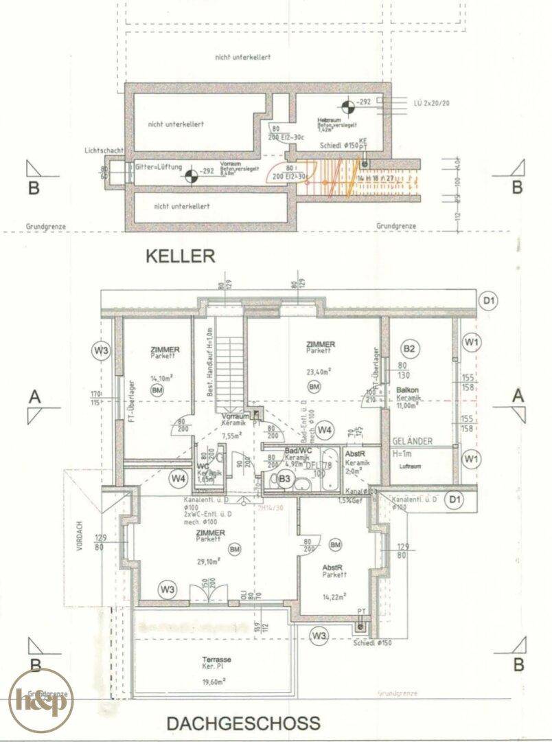 Grundriss des Dachgeschosses mit Zimmern, Balkon und separatem Kellergeschossplan.