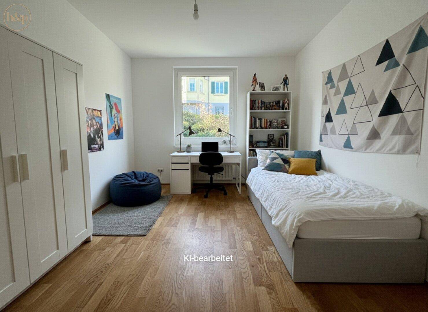 Jugendzimmer mit Schreibtisch, Bett und Kleiderschrank, bietet viel Stauraum.