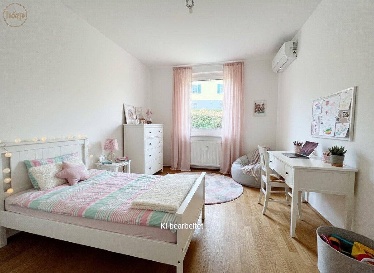 Mädchenzimmer mit Einzelbett, Schreibtisch und Klimaanlage, hell und gemütlich.