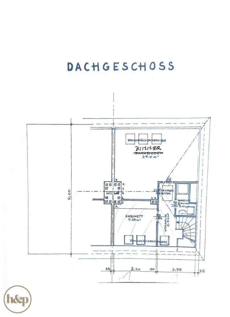 Grundriss des Dachgeschosses mit Zimmern und Dachflächenfenstern für natürliches Licht.