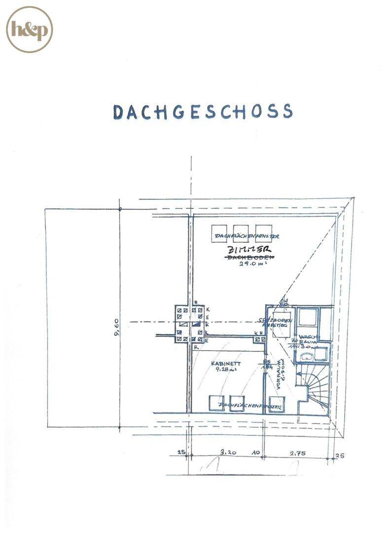 Grundriss des Dachgeschosses mit Zimmern und Dachflächenfenstern, die für natürliches Licht sorgen.