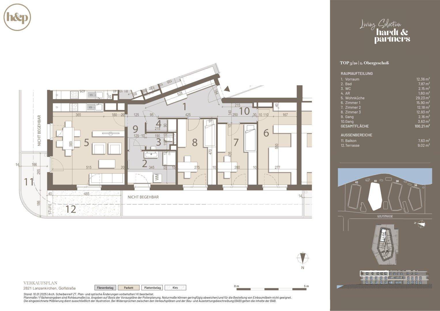 Detaillierter Grundriss einer Obergeschosswohnung mit Balkon und klarer Raumaufteilung.