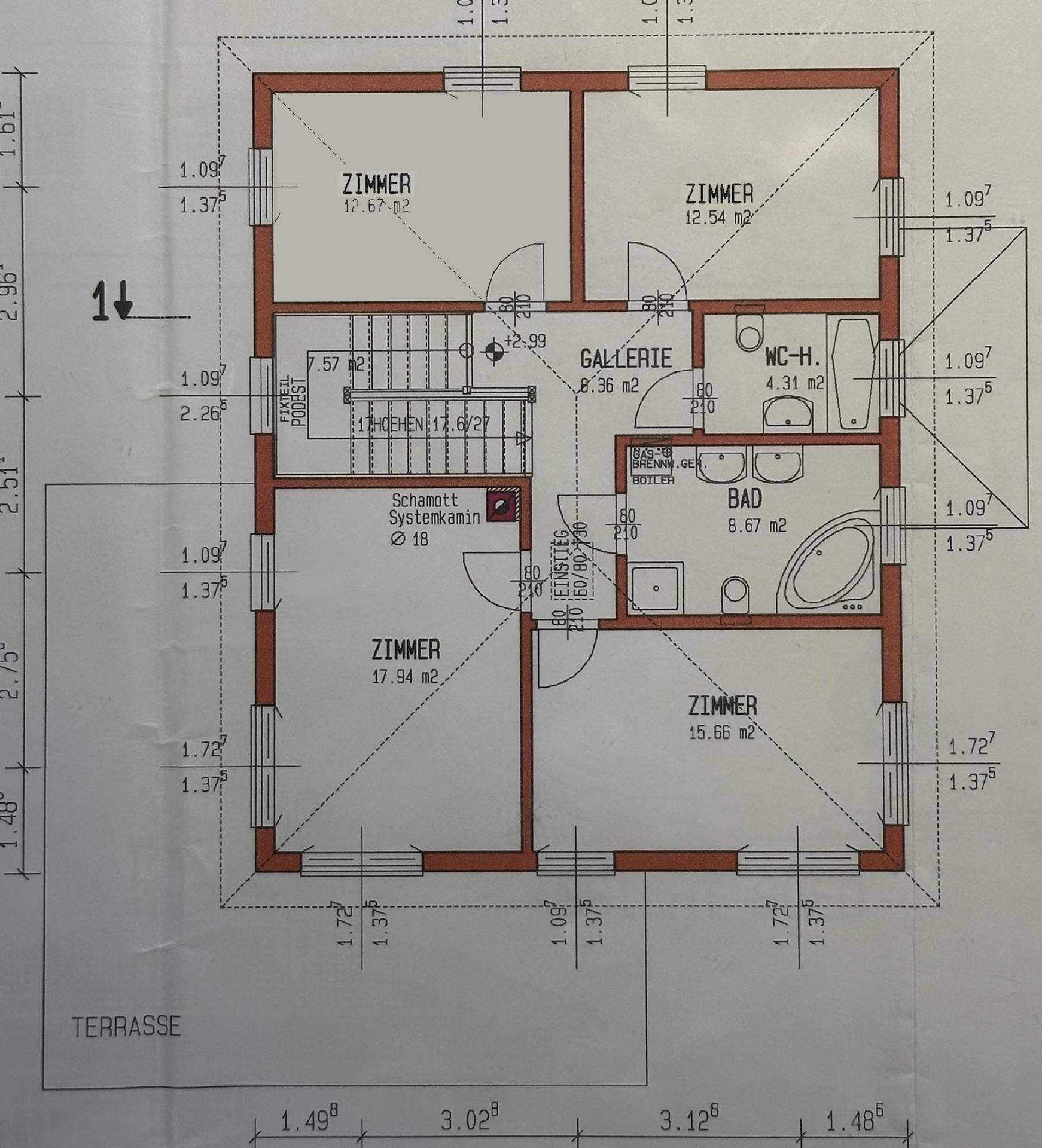 Grundriss des Obergeschosses mit mehreren Zimmern, Bad und separatem WC.