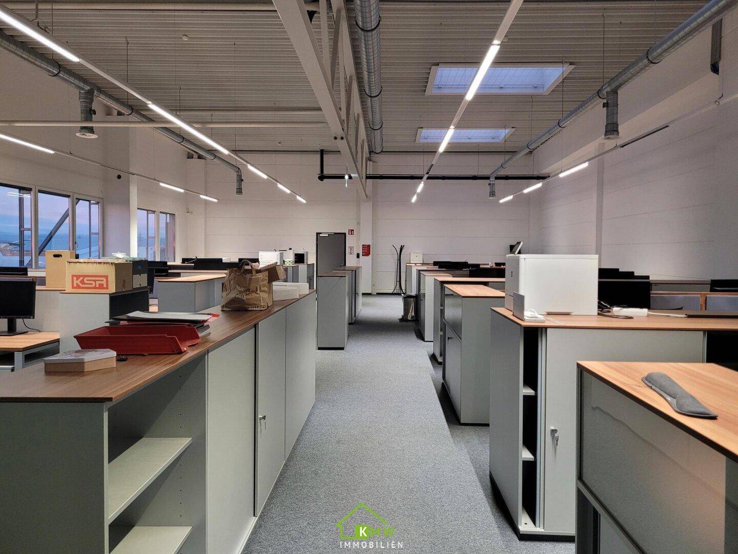 Repräsentatives, modernes ca. 265m² Büro mit Kantine und Parkplätzen - Mehr
