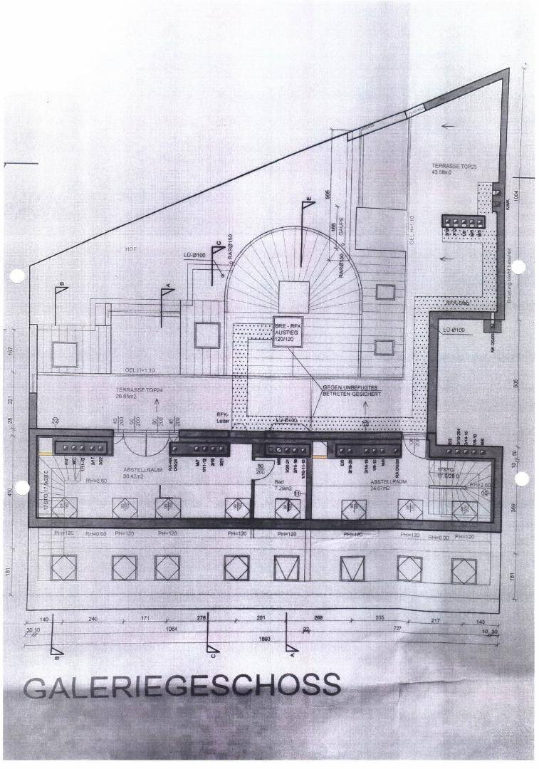 Grundriss des Galeriegeschosses mit offener Gestaltung und weiterer Terrassenfläche.
