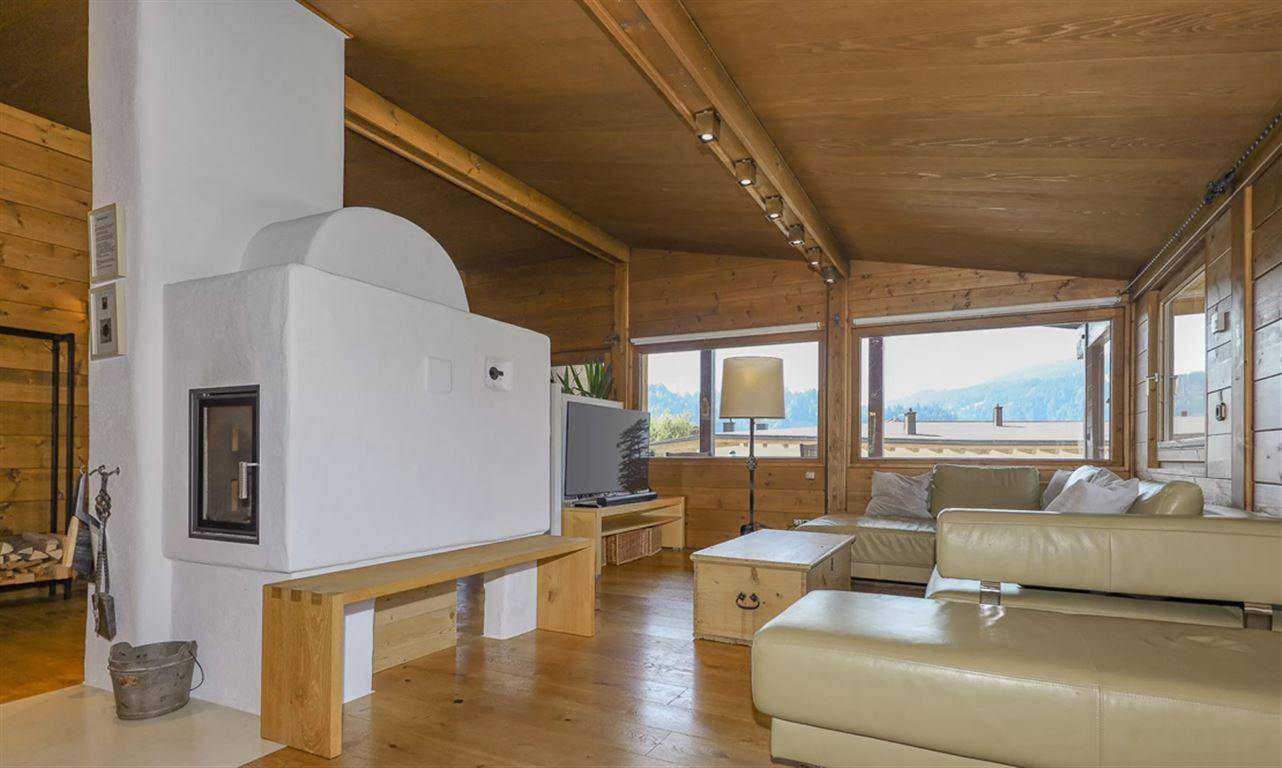 ferienhaus-itter-wohnbereich-kamin-gross-1367