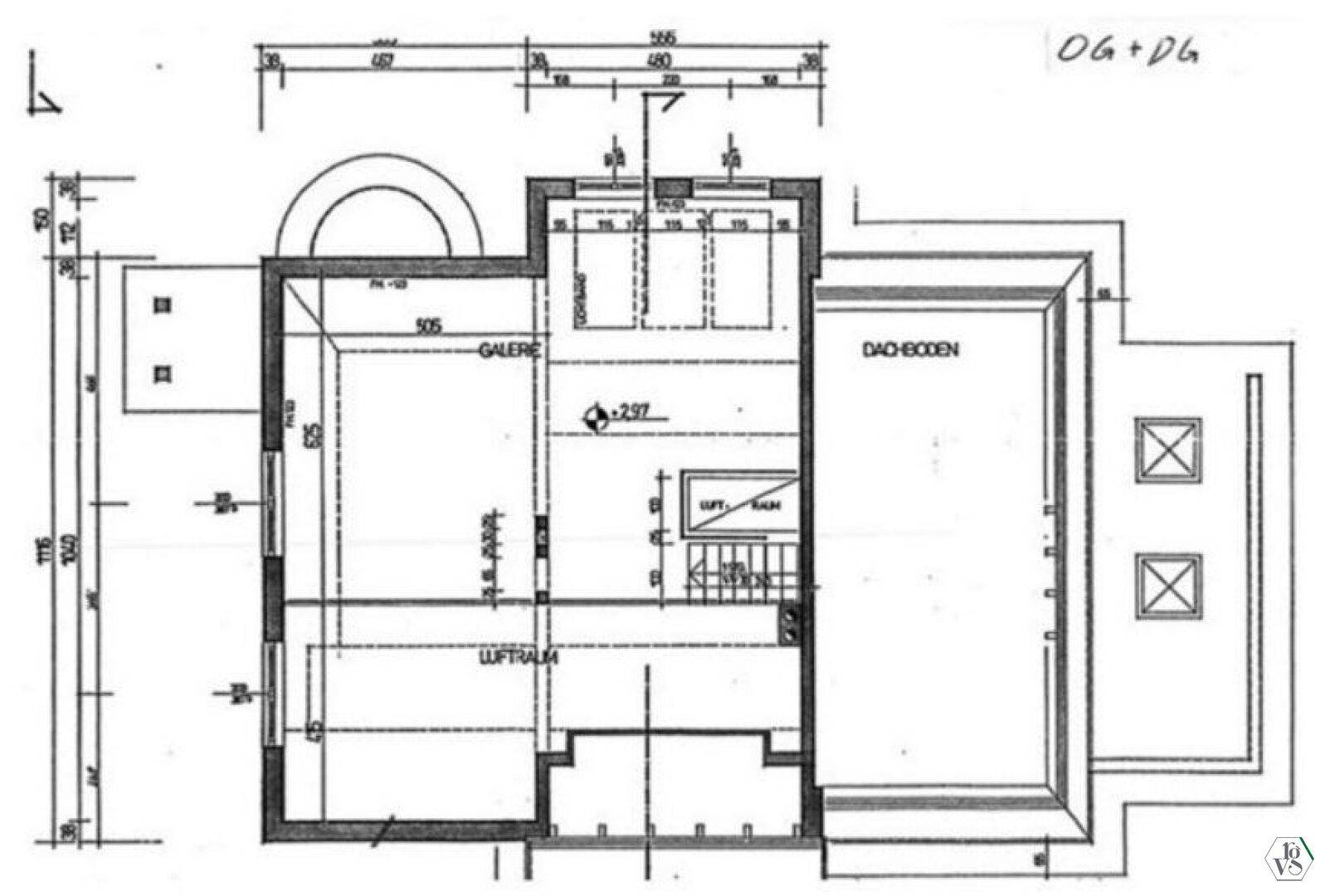 Grundriss des Ober- und Dachgeschosses mit Galerie und Luftraum, zeigt die Raumaufteilung.