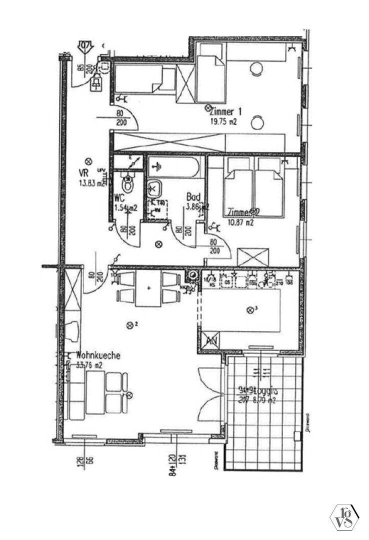 Grundriss der Wohnung mit offenem Wohnbereich, zwei Bädern und Balkon.