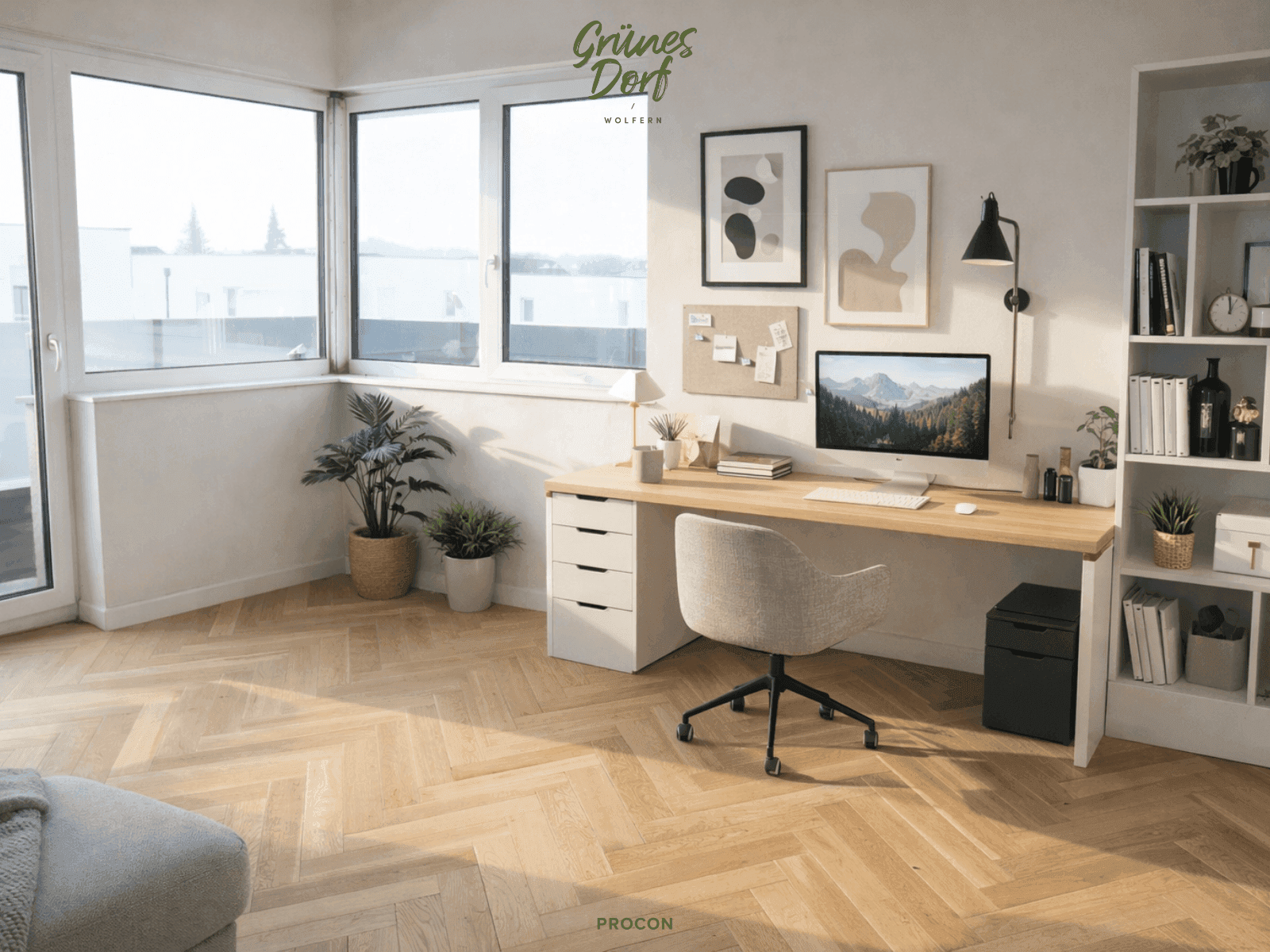 Helles Arbeitszimmer mit großen Fenstern, Holzboden und modernem Schreibtisch mit Blick ins Grüne.