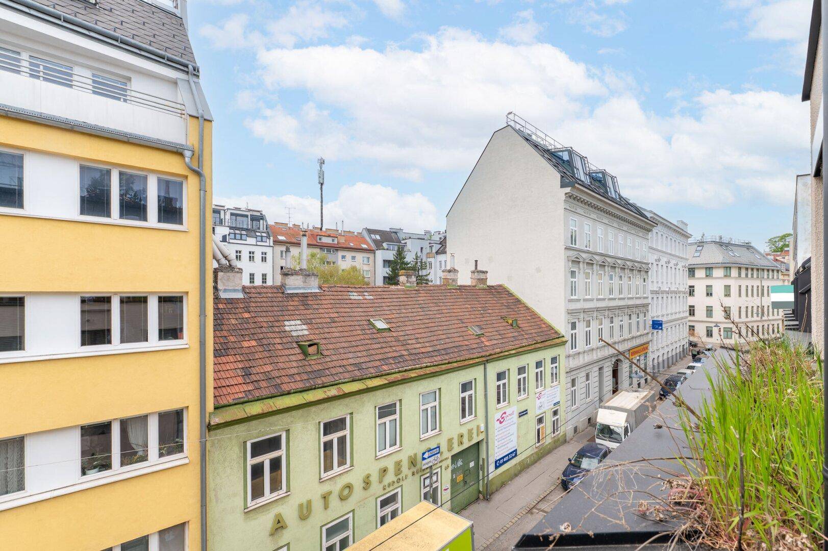 Erstbezug! Gut aufgeteilte 2-Zimmer-Dachgeschosswohnung inkl. KFZ-Stellplatz nahe AKH zu vermieten! - Widok 3