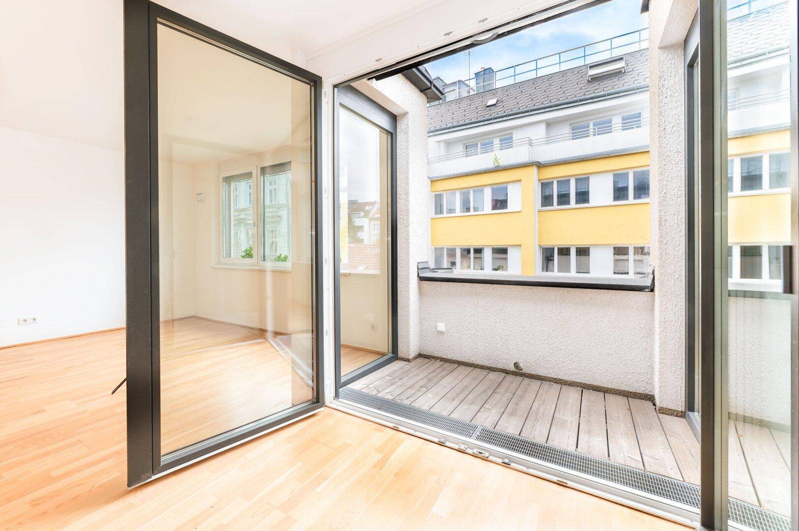 Erstbezug! Gut aufgeteilte 2-Zimmer-Dachgeschosswohnung inkl. KFZ-Stellplatz nahe AKH zu vermieten! - Widok 6