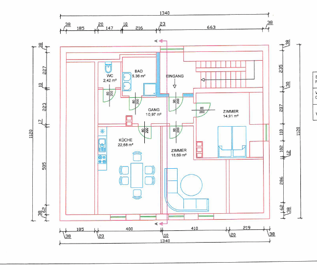 Grundrissplan einer Wohnung mit Küche, mehreren Zimmern, Bad und separatem WC.