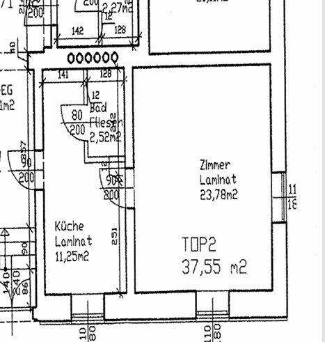 Grundrissplan mit Zimmer, Küche und Bad, zeigt die Raumaufteilung der Wohnung.
