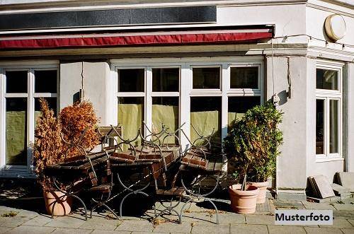 Gastronomiefläche mit großzügigen Gasträumen, Küche und großem Garten