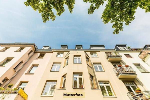 Charmante Altbauwohnung mit 3 Zimmern &amp; zwei Kellerabteilen