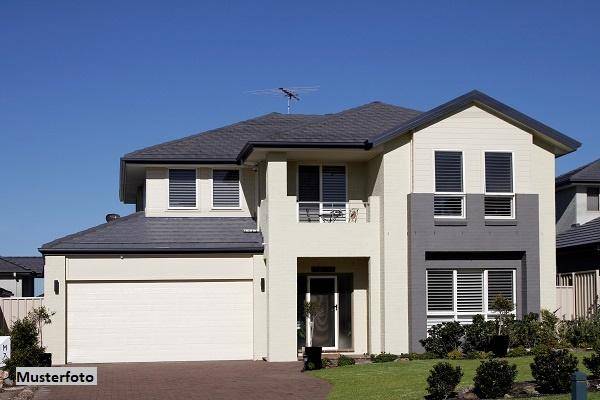 Sommer, Sonne, Wohnkomfort: Einfamilienhaus mit Outdoorpool, Garten &amp; Carport