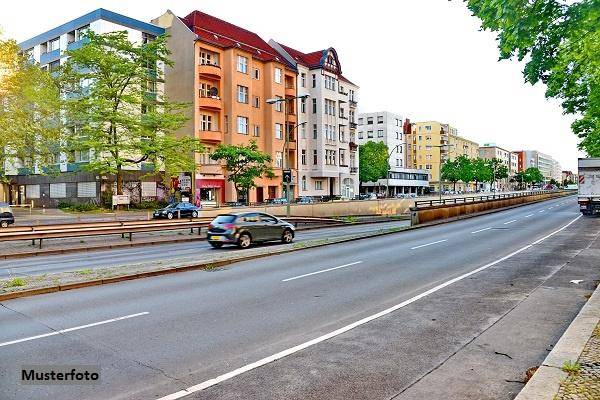 Vielseitiges Geschäftslokal mit großzügigem Wohnbereich, Werkstatt und Innenhof
