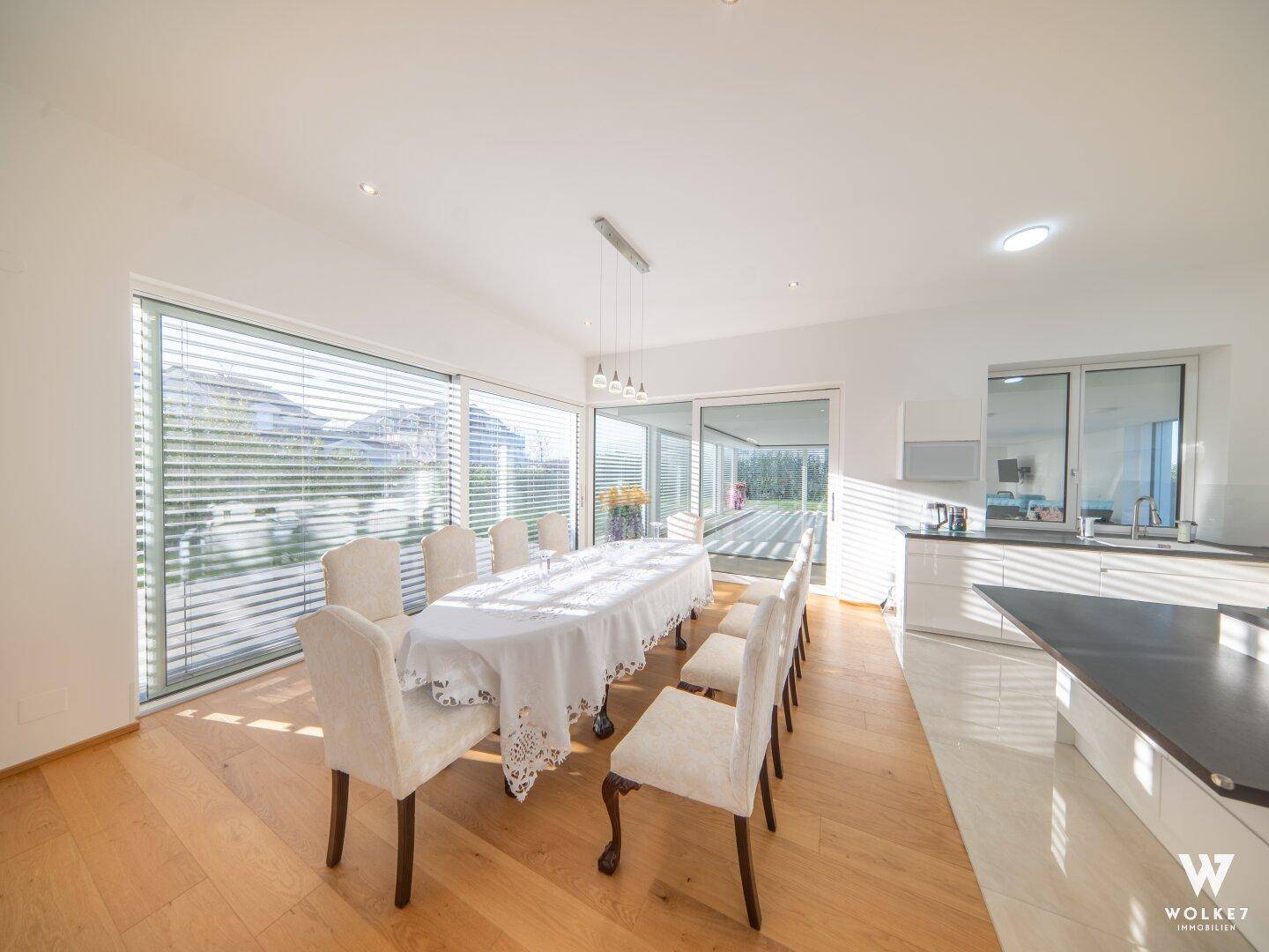 Exquisite Villa in der Wohnanlage Fontana – Luxus, Komfort und private Wellnessoase I Golfclub I Badesee I 28 Min. von Wien entfernt - Ansicht 3