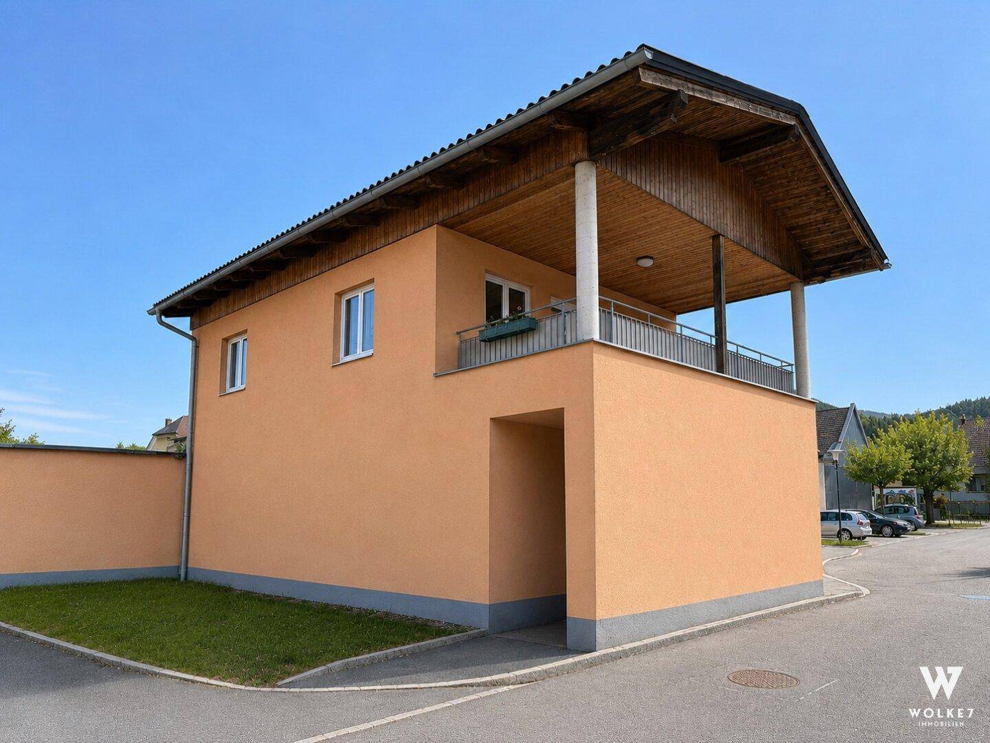 Großzügiges Wohnhaus mit 3 Garagen, Lagerflächen und traumhafter Sonnenterrasse - Ansicht 3