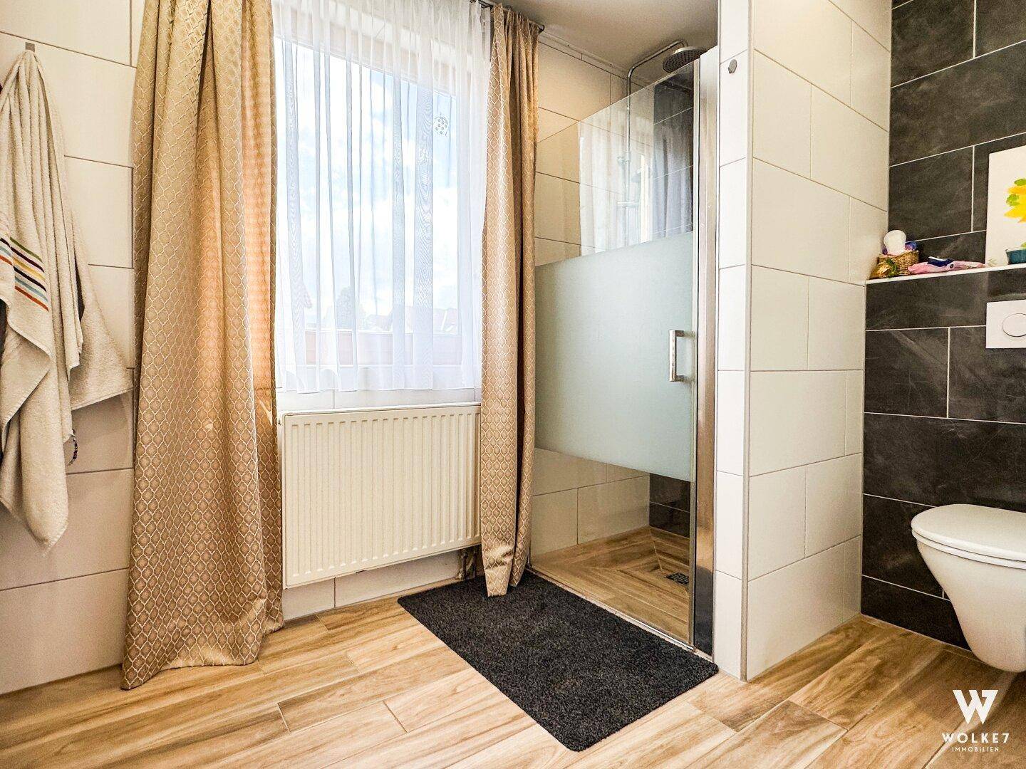 Traumhaftes Einfamilienhaus mit großem Grund in ruhiger Lage: Vollunterkellert | Sauna | Moderne PV-Anlage - Ansicht 6