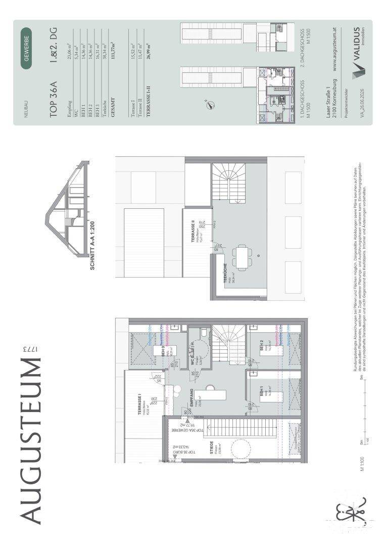 Grundrissplan für eine Gewerbeeinheit mit zwei Ebenen, Terrassen und Dachschrägen.