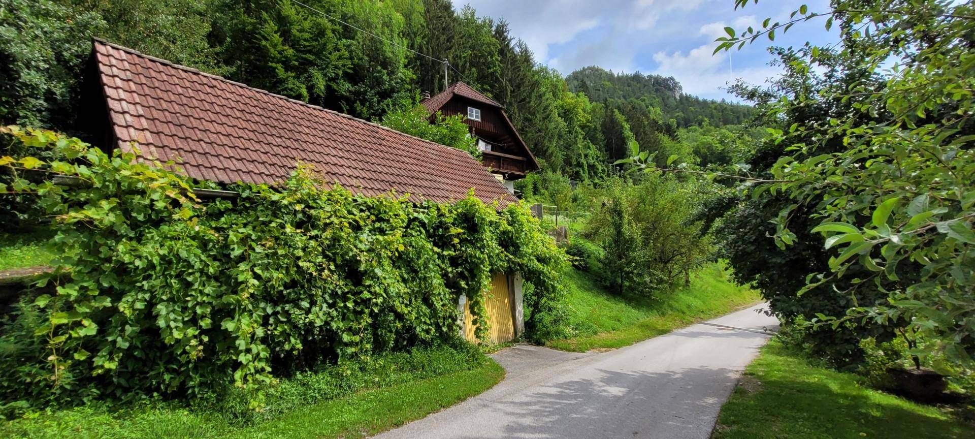 Nebengebäude Garage