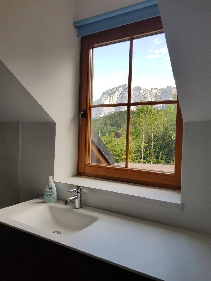 Badezimmer mit Blick auf Loser