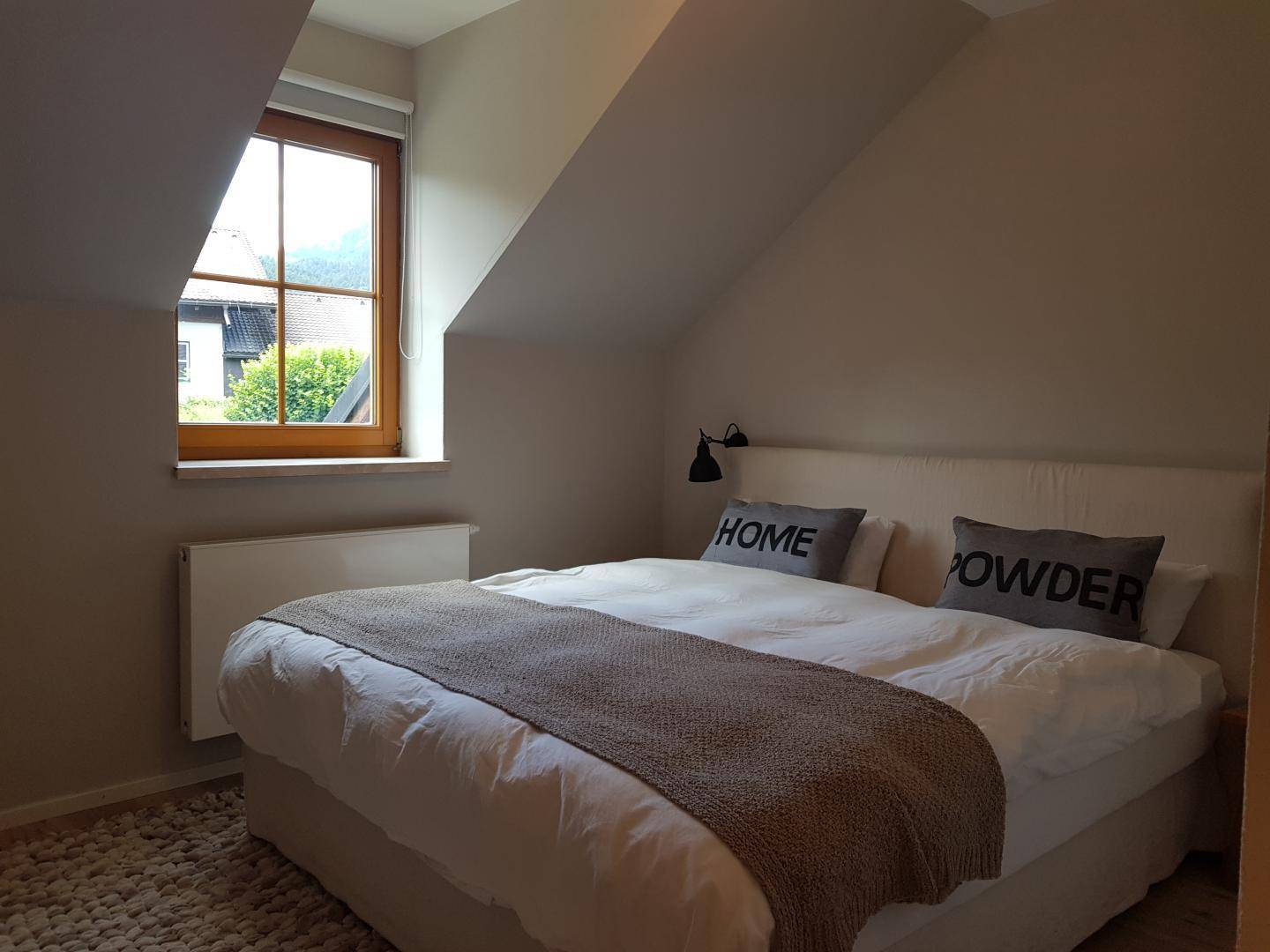 Schlafzimmer 1