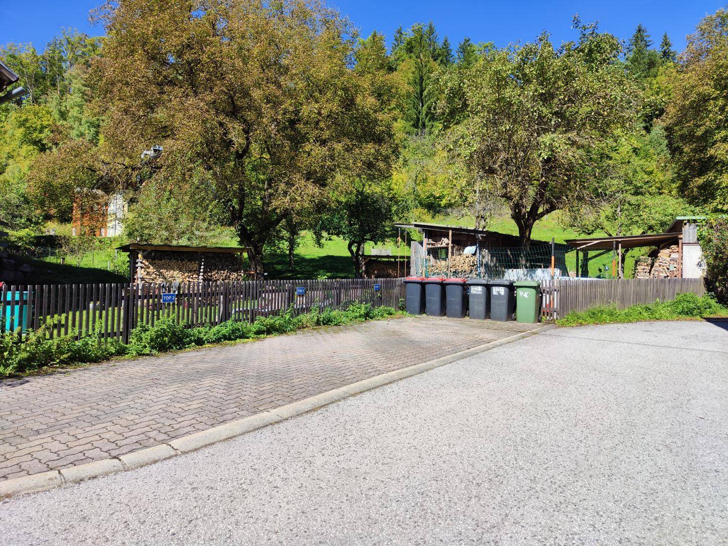 Parkplätze vor dem Haus