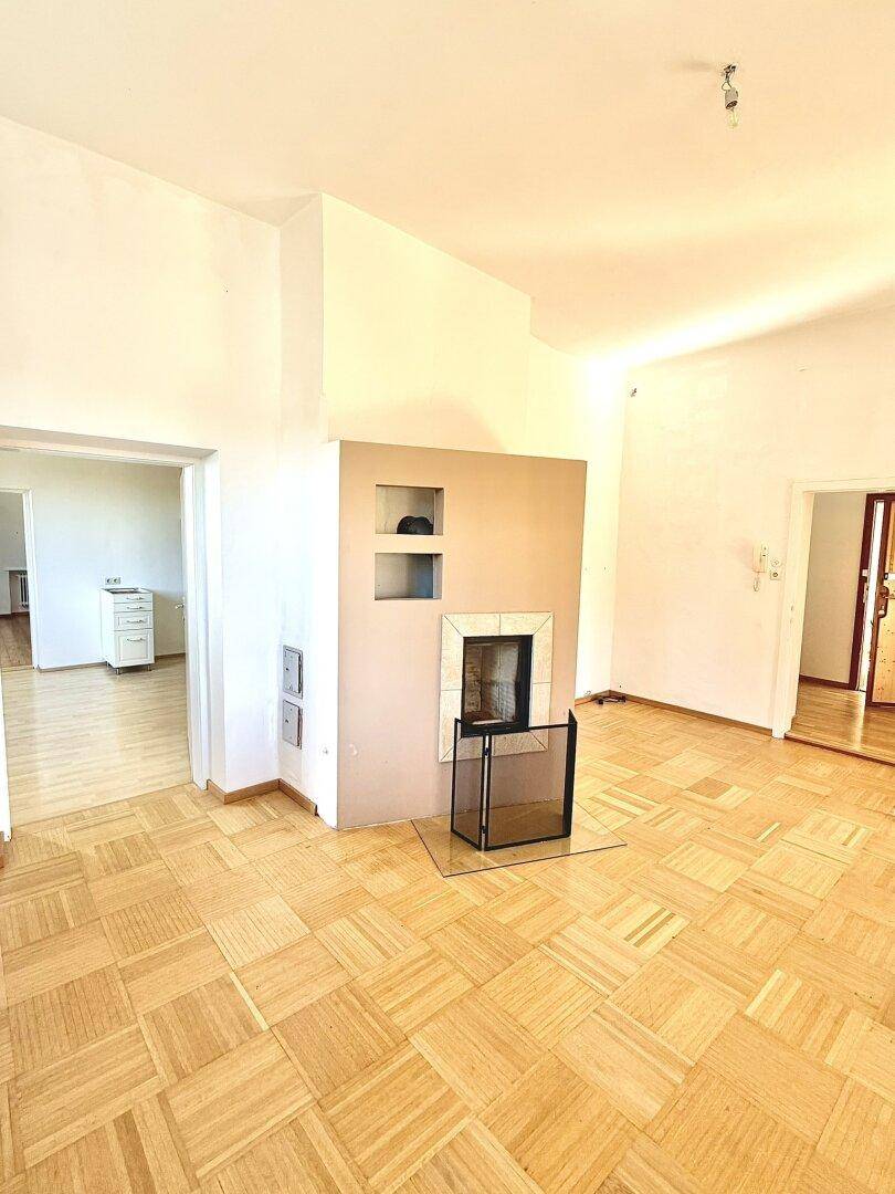 Wohnzimmer mit Kamin